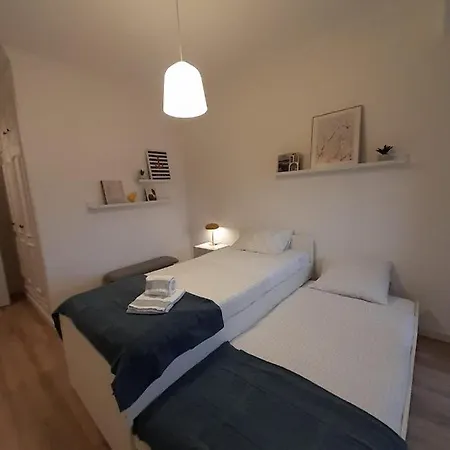 Amalia Rodrigues -apartamento Com 3 Quartos Em Pleno Coracao De Apartment *