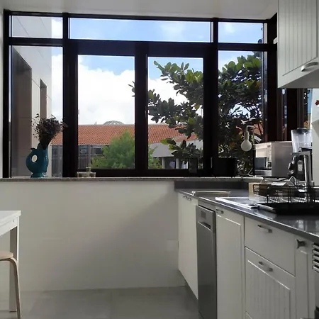 Apartment Amalia Rodrigues -apartamento Com 3 Quartos Em Pleno Coracao De *