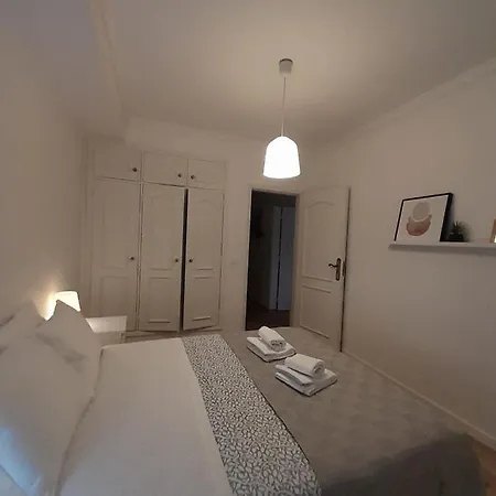 Amalia Rodrigues -apartamento Com 3 Quartos Em Pleno Coracao De