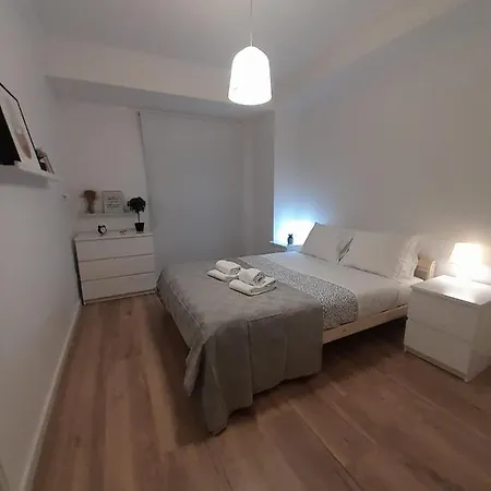 Amalia Rodrigues -apartamento Com 3 Quartos Em Pleno Coracao De Apartment