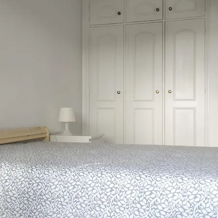 Amalia Rodrigues -apartamento Com 3 Quartos Em Pleno Coracao De * Ílhavo